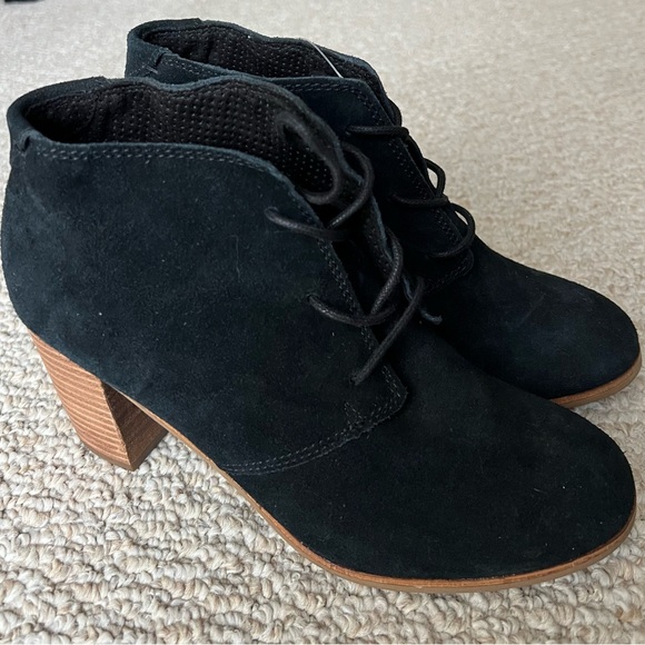 Toms Lunata Black Suede Bootie Lace Up size 8 NEW - Picture 1 of 8